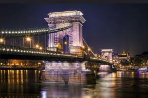 BUDAPEST CHAIN BRIDGE