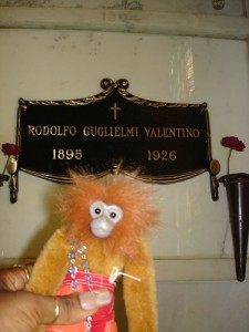 Rudolf Valentino Tomb - 3012769086_eab9cd4649